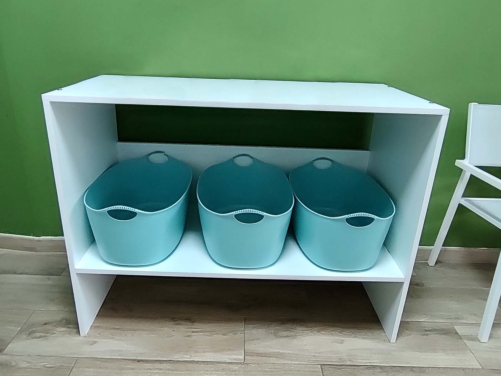 lavandería autoservicio con cesta